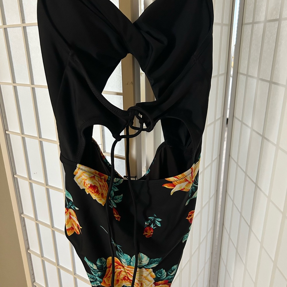 Swimsuit tanking by Cupshe